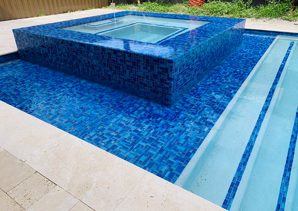 Glass Mosaic Tiles Make a Big Splash